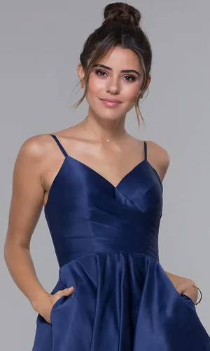 Vista 4 de Vici Gowner Vestido de fiesta formal de noche con cuello en V plisado para mujer con tirantes delgados vestido largo de fiesta