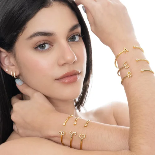 Vista 6 de Pulseras de oro para mujer Pulsera inicial de oro con dije de letra Pulseras chapadas en oro de 18 quilates para mujer Elegantes y delicadas