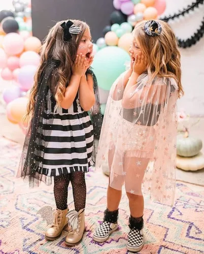 Vista 4 de Twopumpkin Disfraces de Halloween para niñas pequeñas, capa brillante de la bruja Fariy, capa con purpurina, disfraz para fiesta de princesa