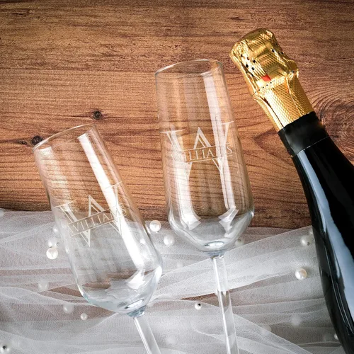 Vista 8 de Copas de champán personalizadas para novia y novio, juego de 2, 9 diseños, copas de champán para compromiso con apellido y fecha, copas de champán