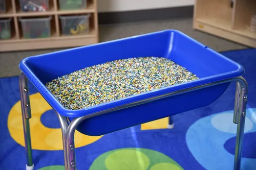Vista 2 de Children's Factory Kidfetti Pelletas de Juego, Relleno para Actividad de Mesa Sensorial, Actividad Sensorial para Niños y Pequeñitos, 4.5 kg.