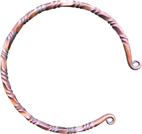Vista 12 de NauticalMart Collar medieval de hierro tradicional celta torque torque, torque forjado a mano, torc nórdico medieval, cuello auténtico y anillo