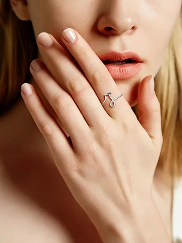 Vista 3 de SILVERCUTE Anillos con iniciales S925, tamaño ajustable 6-12, letra del alfabeto A-Z, joyería personalizada con iniciales trenzadas, anillos