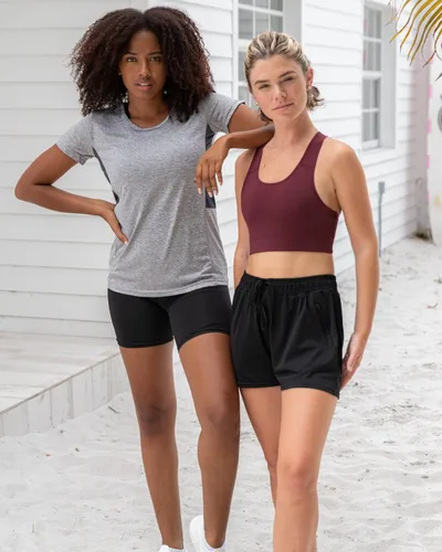 Vista 3 de Real Essentials Dry-Fit - Pantalones cortos deportivos para mujer con bolsillos con cremallera, paquete de 4, (disponible en tallas grandes)