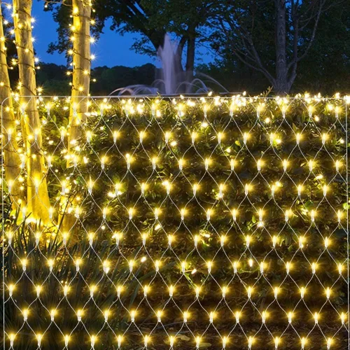 Vista 4 de Luz de Red Navideña para Exteriores, 5 pies x 5 pies, 100 luces LED de malla, operadas por batería, luces de red de Navidad conectables e