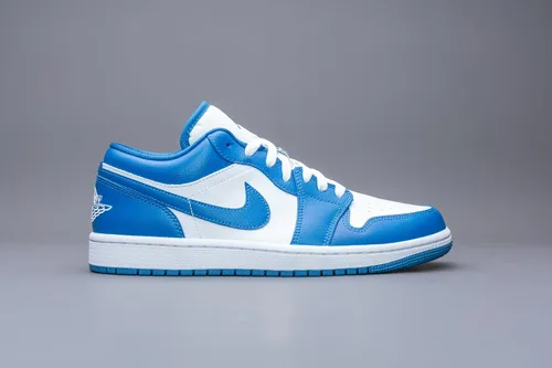 Vista 2 de Nike Air Jordan 1 Low UNC - Tenis de básquetbol para mujer