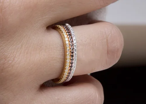 Vista 4 de Banda de diamantes fina para mujer, banda de eternidad de diamantes delicados, anillo de eternidad con micropave, anillo de compromiso