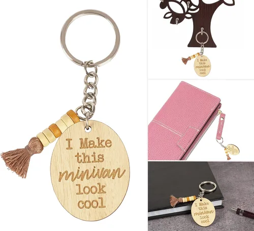 Vista 4 de Inkdotpot Llavero divertido con texto en inglés "I Make This Minivan Look Cool Wood grabado llavero mamá