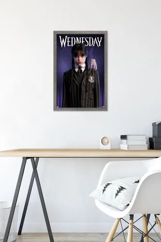 Vista 6 de Trends International Póster de pared de miércoles a miércoles y cosa, 14.72 x 22.37 pulgadas, versión enmarcada de madera de granero Versión