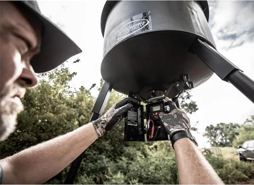 Vista 3 de Wildgame Innovations Set rápido 270. Durable tripod Corn/Pellet hunting feeder, digital timer, 1-4 available feed times & 30-feet radius