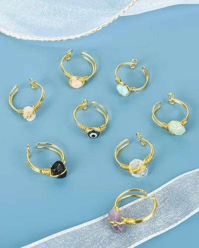 Vista 6 de Juego de 9 anillos de cristal curativo, anillos ajustables envueltos en alambre dorado de piedras preciosas irregulares para mujeres y niñas, cristal