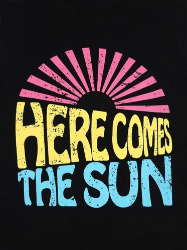Vista 4 de Uniqueone- Camiseta sin mangas con texto en inglés "Here Comes The Sun" y gráfico de sol.