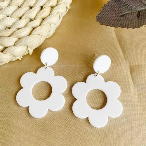 Vista 3 de Pendientes colgantes de flores de los años 60 y 70 de acrílico, pendientes colgantes de margaritas, pendientes florales coloridos