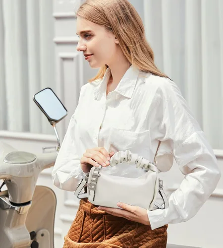 Vista 7 de KingTo Bolso pequeño de hombro para mujer, bolso de mano suave de diseñador en la nube, bolso cruzado ligero