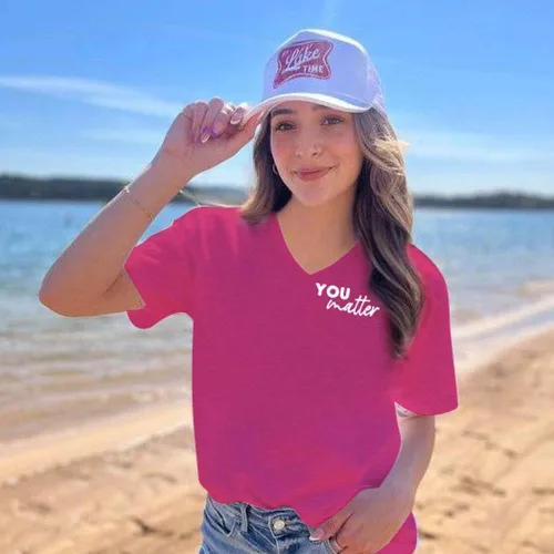 Vista 3 de Camiseta con texto en inglés You Matter to The Person Behind Me, You are Amazing Beautiful and Suficiente, camiseta casual con cuello en V para mujer