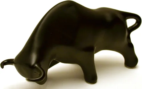 Vista 10 de Toro de escultura de cerámica hecho a mano y pintado a mano. Figura decorativa (tamaño pequeño 9.45 x 5.51 x 3.94 pulgadas) (negro mate)