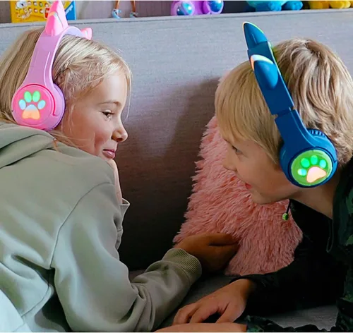 Vista 6 de Riwbox CF9 - Auriculares Bluetooth para niños con luz LED, límite de volumen seguro de 85 dB, micrófono integrado y micrófono Boom para llamadas