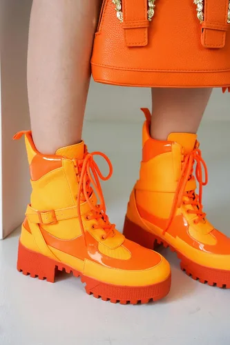 Vista 8 de Cape Robbin Botas de combate gruesas Hot Rod para mujer, botines altos con cordones, botas de tacón grueso