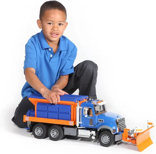 Vista 7 de Bruder Toys Mack Granite Servicio Invernal con Pala Quitanieves