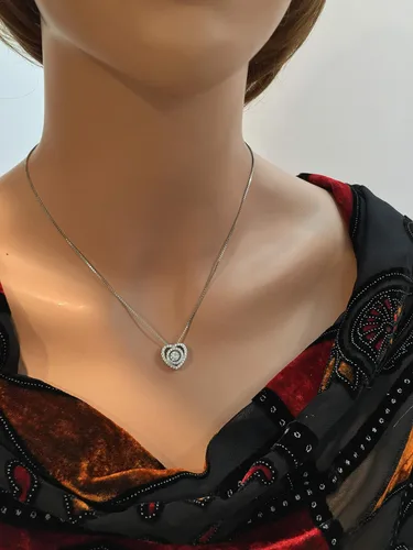 Vista 4 de Collar con colgante de círculo en corazón de plata de ley 925 maciza con circonita Swarovski
