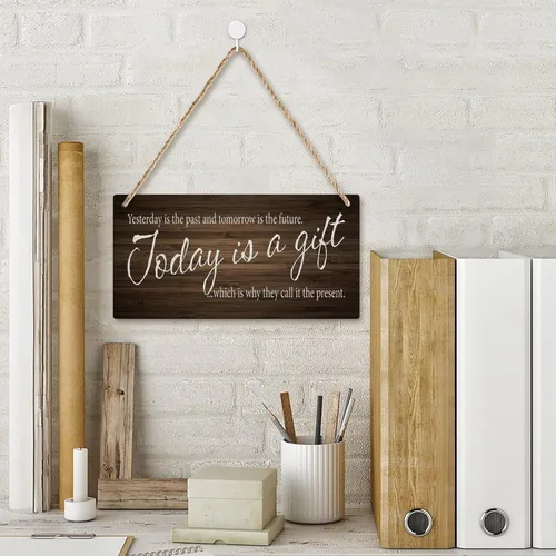 Vista 2 de Letrero de madera con texto en inglés "Yesterday Is The Past And Tomorrow Is The Future" (Yesterday Is The Past And Tomorrow Is The Future)