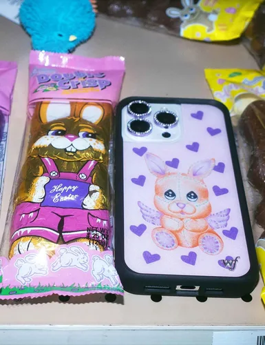 Vista 3 de Wildflower - Fundas con puntada de amor, compatibles con Apple iPhone 11 Púrpura, corazones, marrón, felpa, de moda - Protector de parachoques
