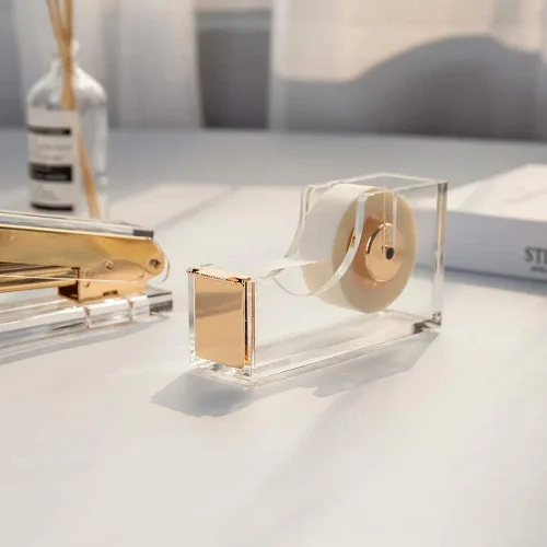 Vista 4 de Dispensador de cinta de calidad dorada acrílica ultra transparente contemporánea, dispensador de cinta acrílica dorada con una sola mano