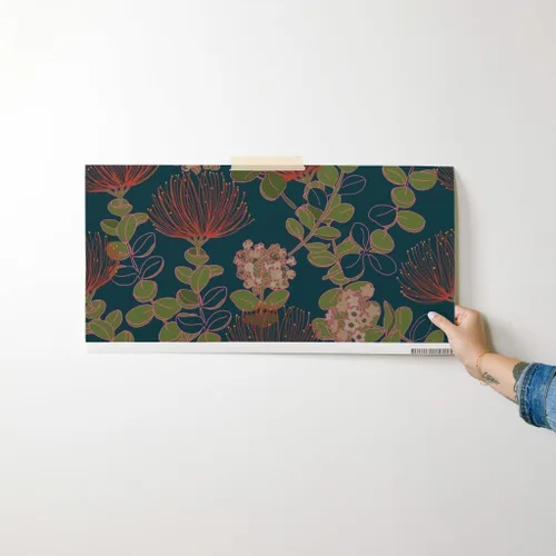 Vista 7 de Muestro de papel tapiz extraíble, diseño botánico oscuro hawaiano, flores florales hawaianas, color rojo, verde azulado, tropical mojado, papel
