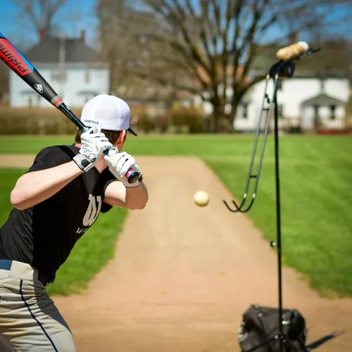 Vista 2 de Sistema de Entrenamiento de Lanzamiento Suave Louisville Slugger, Negro