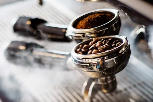 Vista 4 de Granos de café molido expreso Café brasileño fuerte, suave y cremoso de tostado medio oscuro de origen único, bolsa de 12 onzas por The Master