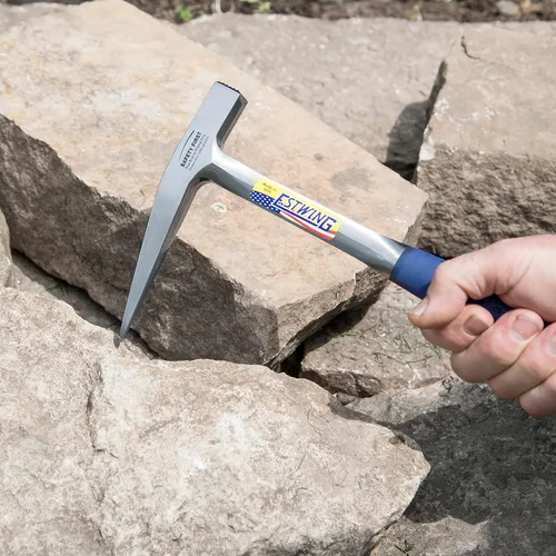 Vista 5 de ESTWING Rock Pick - Martillo de geología de 13 onzas con cara lisa y agarre de reducción de golpes - E3-13P