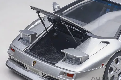 Vista 11 de AUTOart Lamborghini Diablo SE30 JOTA (TITANIO/Plateado metálico)