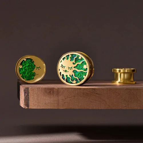 Vista 4 de ERKUOO 2 unidades de medidores de oreja de sol y luna con tornillo, túneles de oreja, tapones para estiradores de carne, aretes expansor de 0.00oz-1