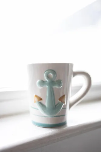 Vista 2 de Boston International Taza de café de cerámica, 10 onzas, ancla Lagoon Life