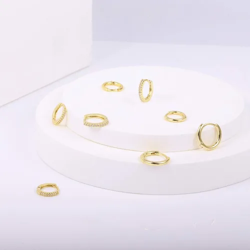 Vista 3 de ALEXCRAFT - Juego de arracadas pequeñas de oro para mujer, juego de aretes de oro estilo pavé con diamantes y poste de plata de ley