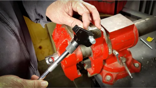 Vista 6 de Powerbuilt Herramienta Universal de Reparación de Roscas 5/32" - 3/4" SAE / 4-19mm Métrico, Herramienta para Reparar Roscas Dañadas - 643030ECE
