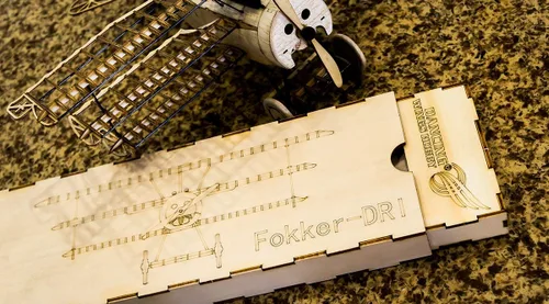 Vista 6 de Rompecabezas de madera 3D DIY Fokker DR1 Triplano Modelo Avión, Kit de avión modelo de madera Balsa cortado con láser, kits de avión para construir