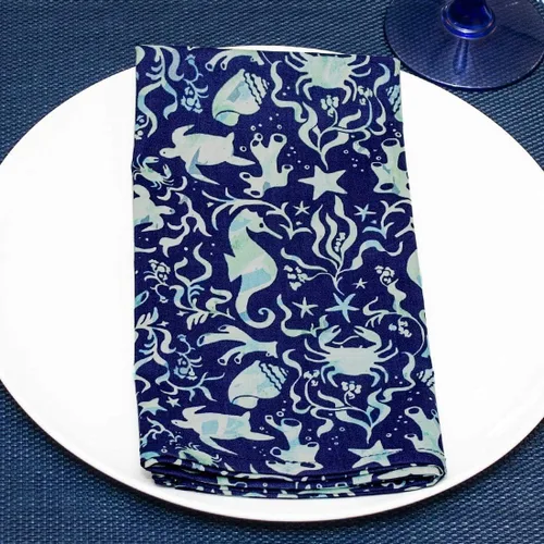 Vista 2 de Servilletas de tela con estampado de caballito de mar y conchas de mar azul y verde, juego de cuatro