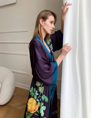 Vista 4 de Batas largas de seda para mujer, batas largas de satén, batas de kimono largas, batas florales sedosas, talla única