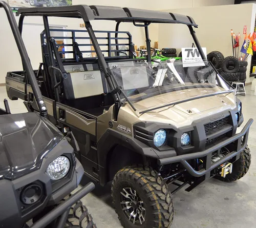 Vista 4 de Kawasaki, Mule Pro Series (2015 & posteriores), techo y parabrisas plegable y protector de viento, lo último en versatilidad, resistente contra