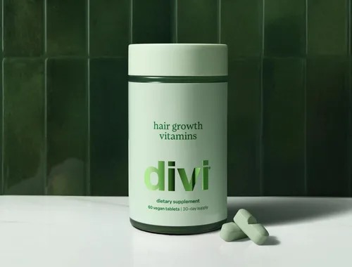 Vista 7 de Divi Vitaminas para el crecimiento del cabello para mujeres y hombres, hechas con ingredientes limpios, veganos y respaldados por la ciencia