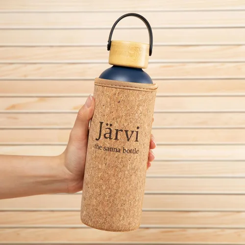 Vista 5 de Jarvi La Botella de Sauna - 18 oz / 550 ml Agua Fría como el Hielo y Fresca al Tacto incluso en Saunas Calientes - Capa Exterior de Corcho Natural x
