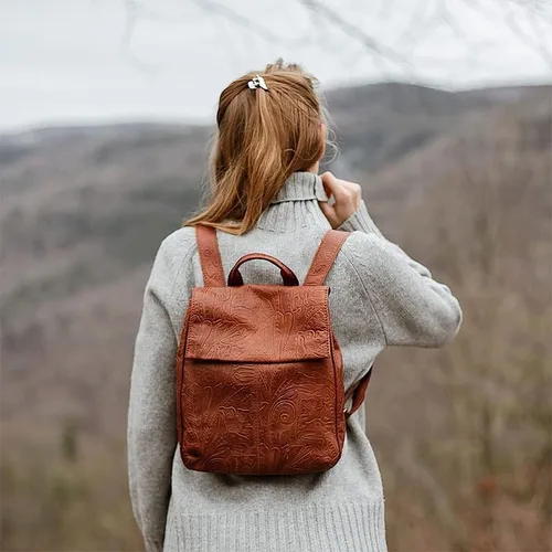 Vista 8 de American Leather Co. - Mochila Liberty - Muy funcional y muy a la moda, Brandy Smooth