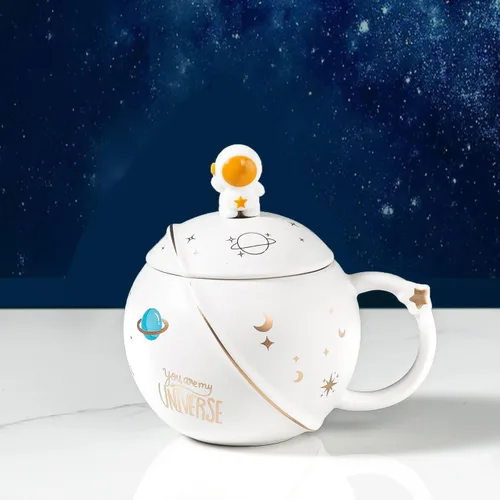 Vista 3 de HwaGui Taza de astronauta Kawaii con tapa y cuchara, hecha a mano, bonita taza de cerámica para café, té, leche, agua, espacial, regalo novedoso