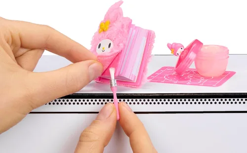 Vista 3 de MGA's Miniverse Make It Mini Hello Kitty and Friends Series 3 Mini coleccionables, Sanrio, réplicas de papelería retro, manualidades, bricolaje, 8+
