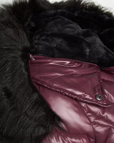 Vista 5 de Jessica Simpson Abrigo para mujer Chaqueta acolchada con forro de sherpa capucha con ribete de piel