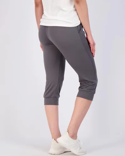 Vista 3 de Real Essentials Paquete de 3 pantalones deportivos capri para mujer, con puños, atléticos, casuales, suaves, con bolsillos