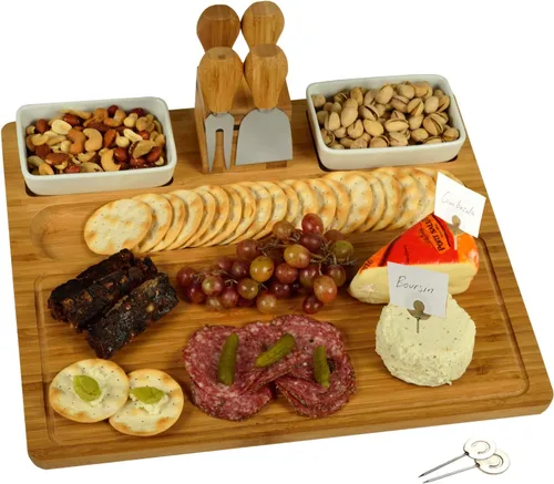 Vista 2 de Tabla de cortar de queso/embutidos de bambú grabada personalizada con cuencos de cerámica, herramientas de queso y marcadores de queso, diseñada