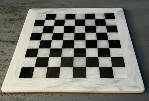 Vista 5 de RADICALn Tablero de ajedrez blanco y negro de mármol hecho a mano de 15 pulgadas