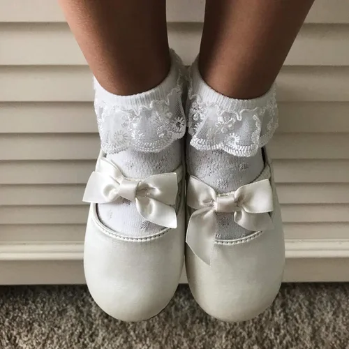 Vista 2 de DRESHOW Calcetines de bebé para niñas con ojales y volantes de encaje, calcetines de vestir para recién nacidosbebésniños pequeñosniños para niña